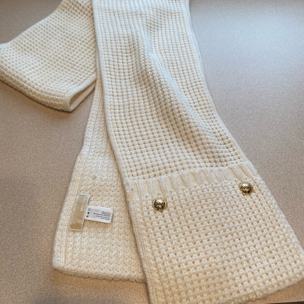Scarf - Picture 2 of 4